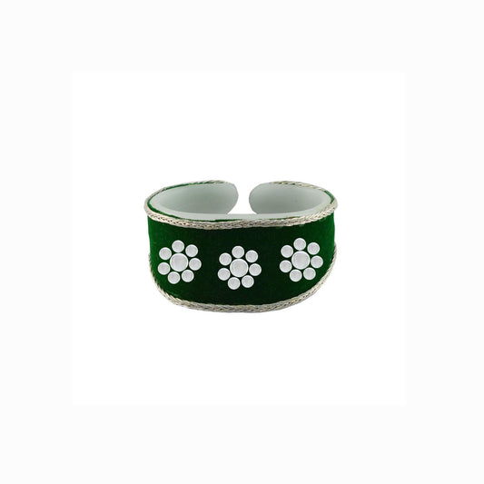 Green color kundun stud Acrylic Bracelet (Pack Of 1) (sku-ban4980)