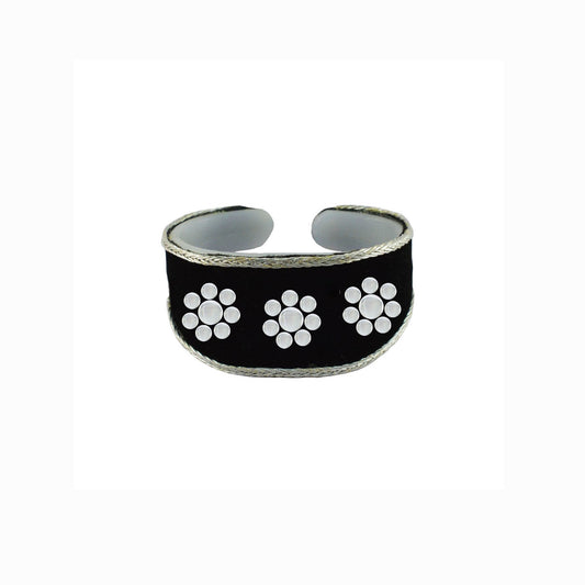 Black color kundun stud Acrylic Bracelet (Pack Of 1) (sku-ban4991)