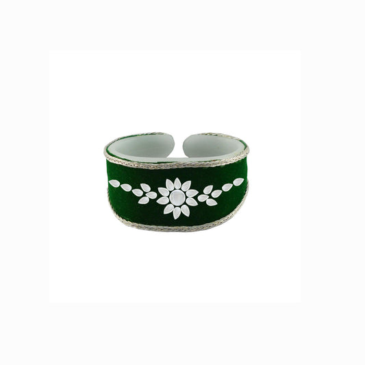 Green color kundun stud Acrylic Bracelet (Pack Of 1) (sku-ban5095)