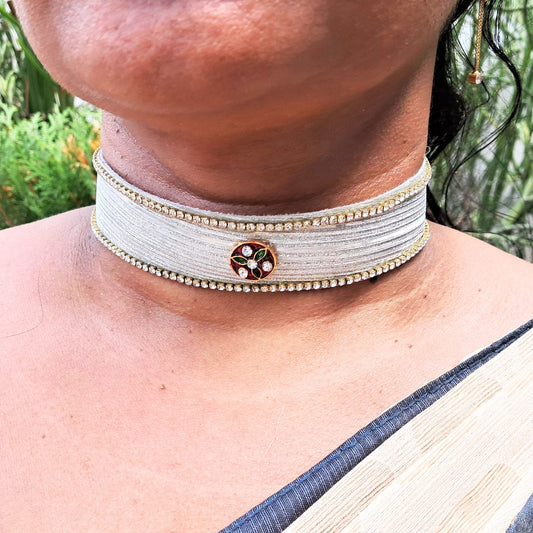 Kunden Stud  velvet White Kanthi (sku-necs6457)